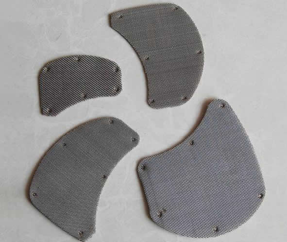 Spot welded filter screen packs in irregular shape